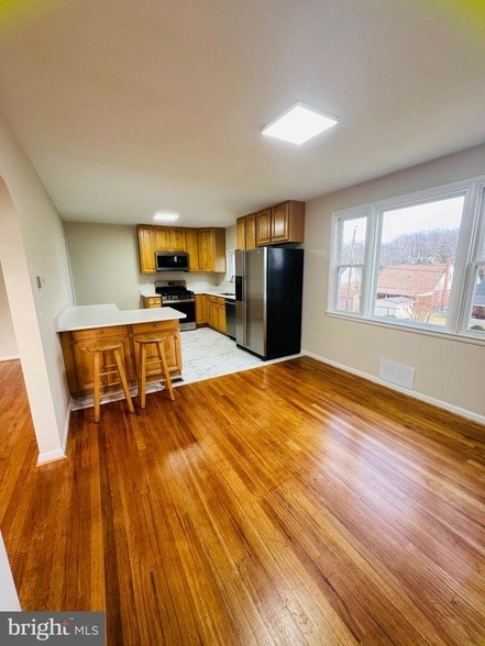 Building Photo - 8111 Analee Ave