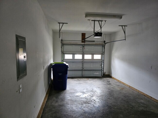 Building Photo - Southport - 3bedroom, 2 bath Townhouse