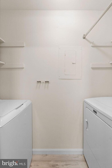 Building Photo - 408 Stockton Ct