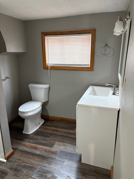Bathroom - 620 Court St W