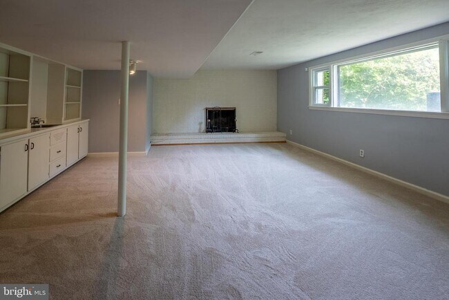 Building Photo - 6438 Woodville Dr
