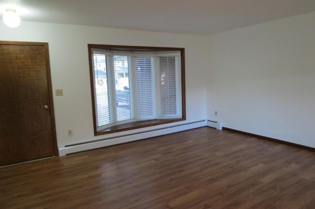 Building Photo - 722 Highland