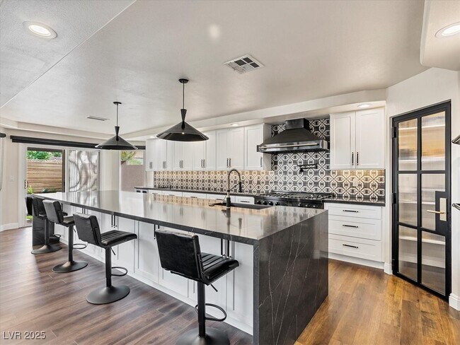 Building Photo - 6639 Tranquil Seas Ct