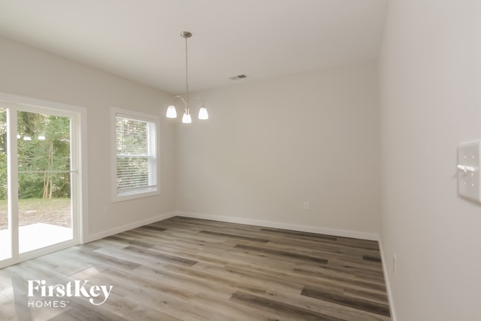 Building Photo - 5345 Pinebrook Dr