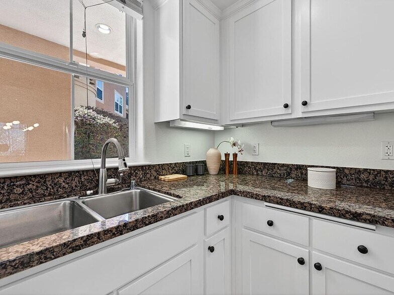 Building Photo - 1390 Saddle Rack St