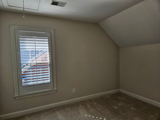 Building Photo - 104 Garden Trail Ln