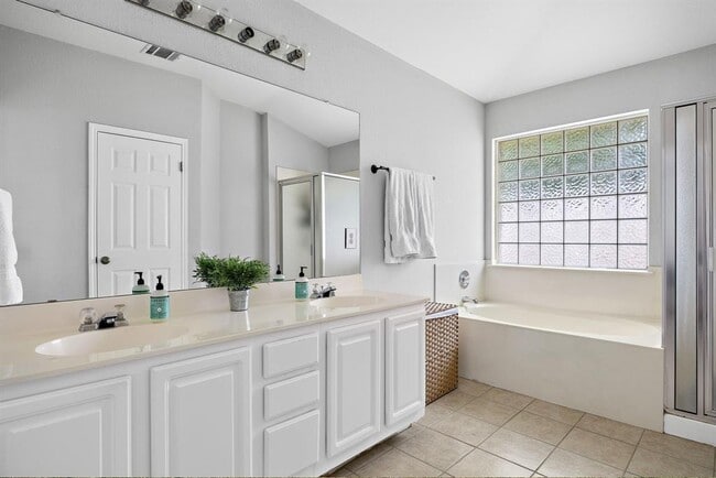 Building Photo - 1202 Highland Dr