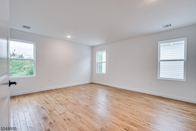 Building Photo - 708 Seaport Dr.