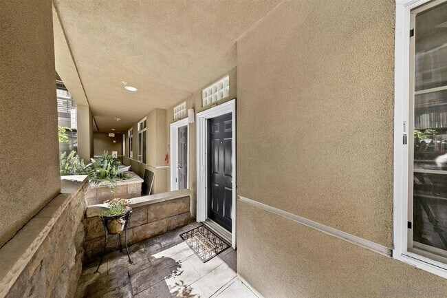 Building Photo - Stylish 3-Bedroom Ground Floor Unit in the...