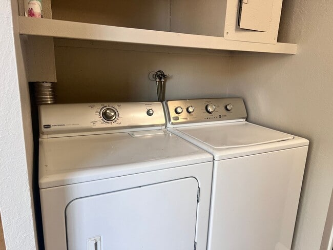 Building Photo - SUNNYVALE- 2 Bedroom 1.5 Bath Condominium -Washer & Dryer Included