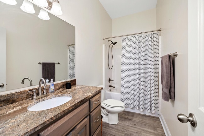 Building Photo - 930 Loring Mill Rd