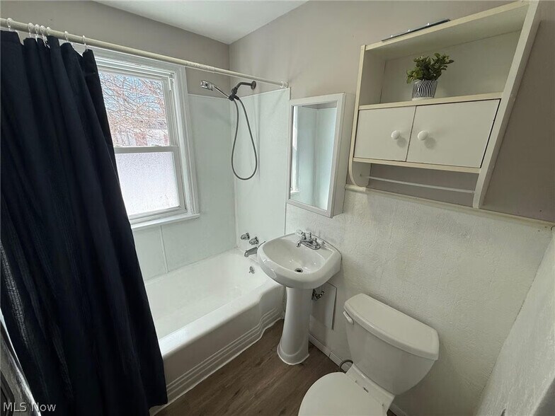 Building Photo - 713 South Blvd