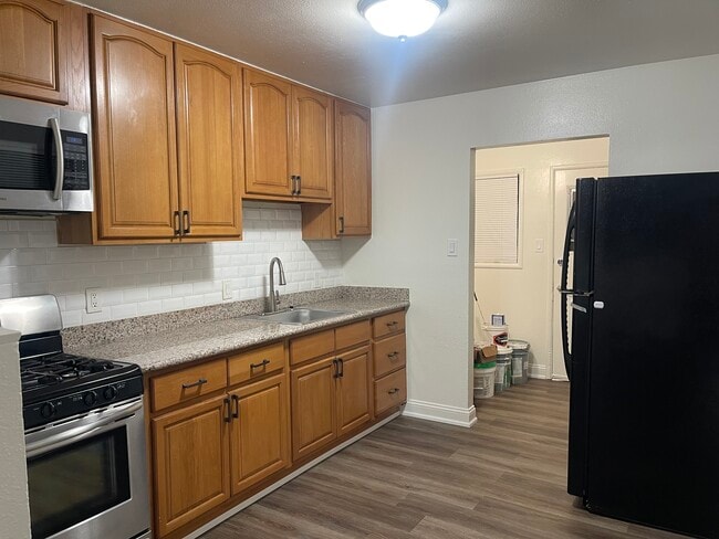 Building Photo - 753 Bartlett Ave