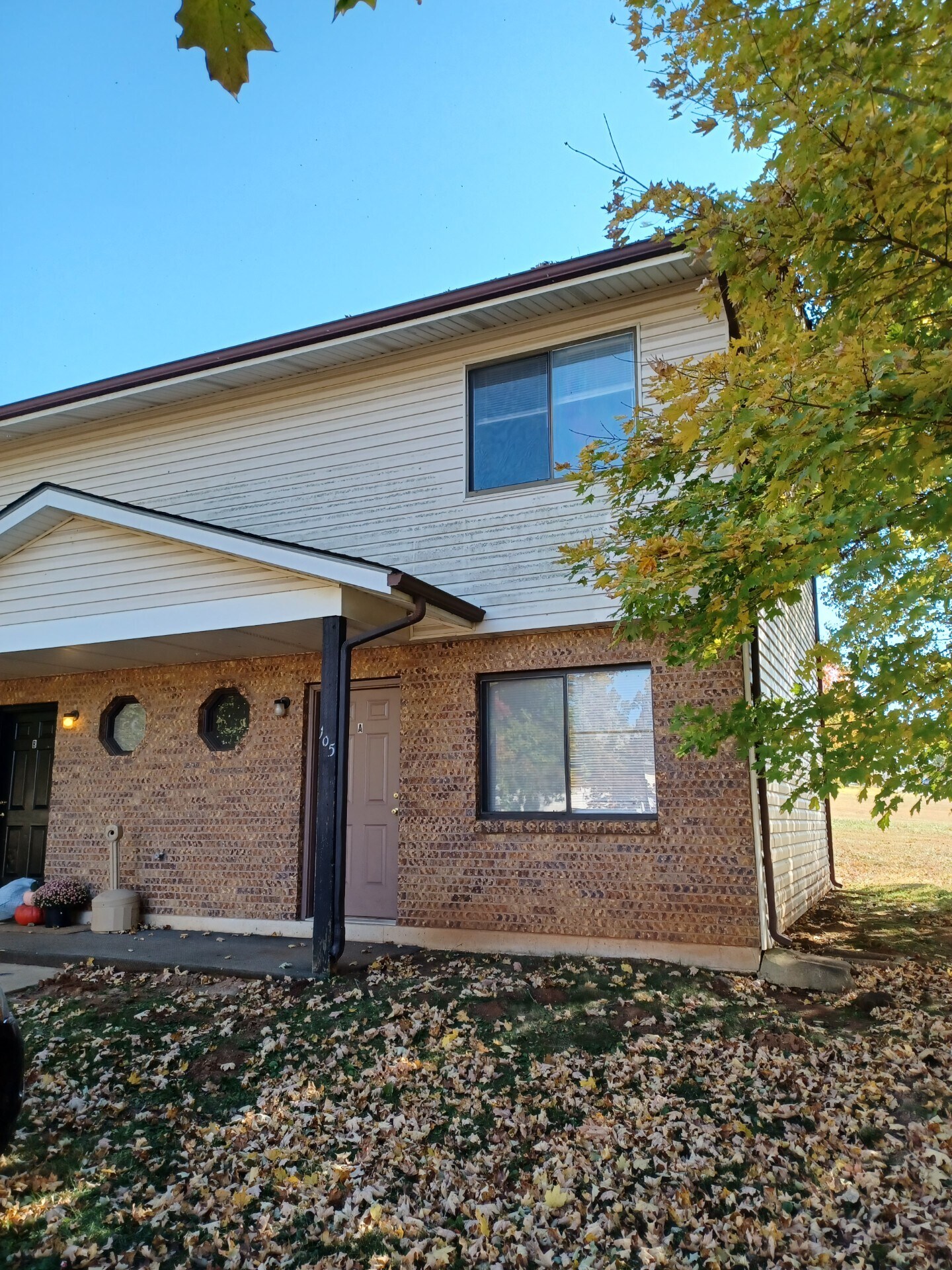 Building Photo - 105 Swan Dr