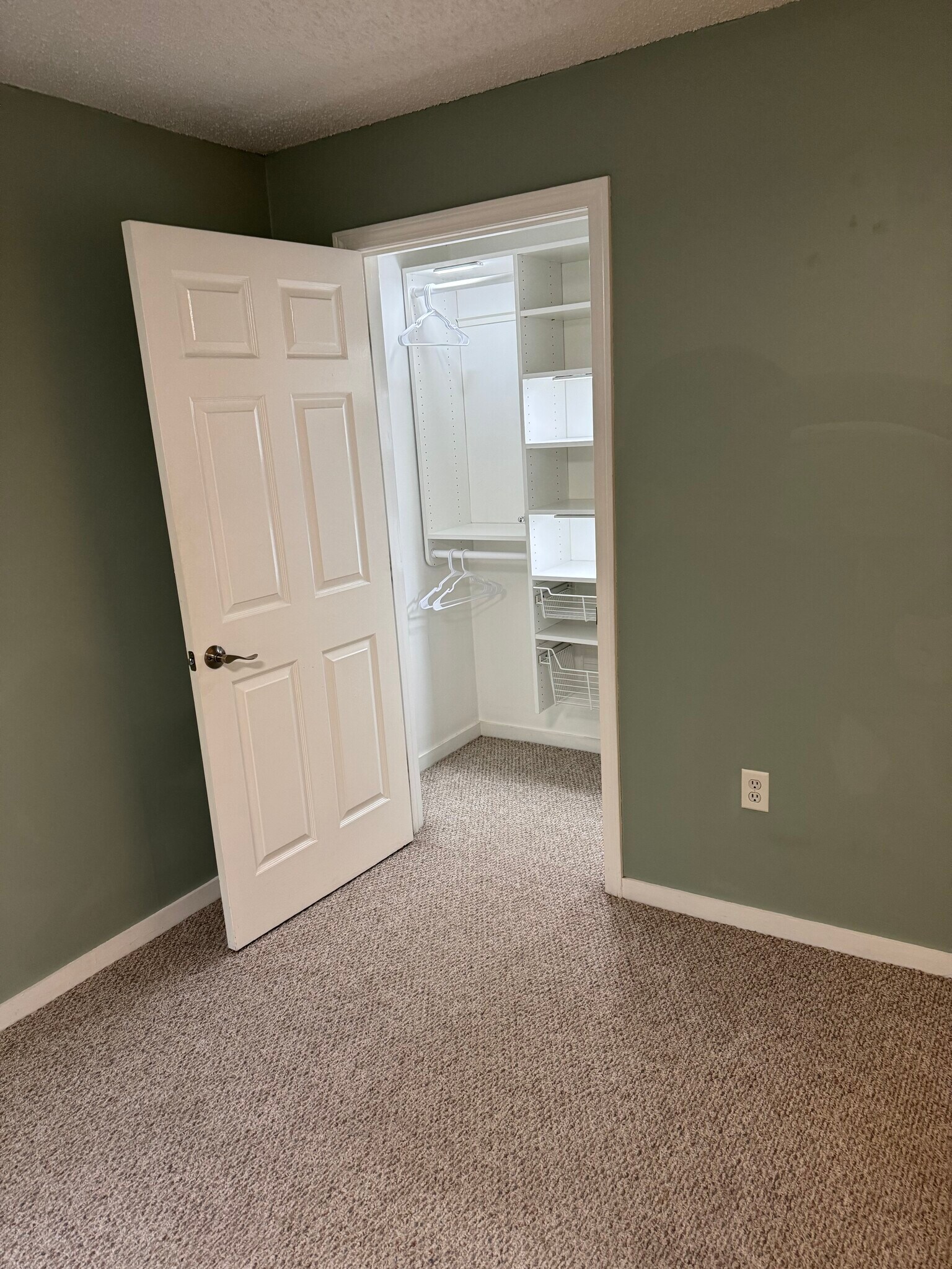 Bedroom closet with built-in organizer - 9 Northbrook Dr