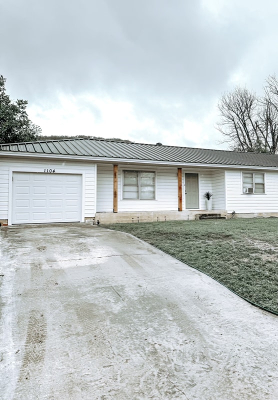 Primary Photo - 1104 Ave B