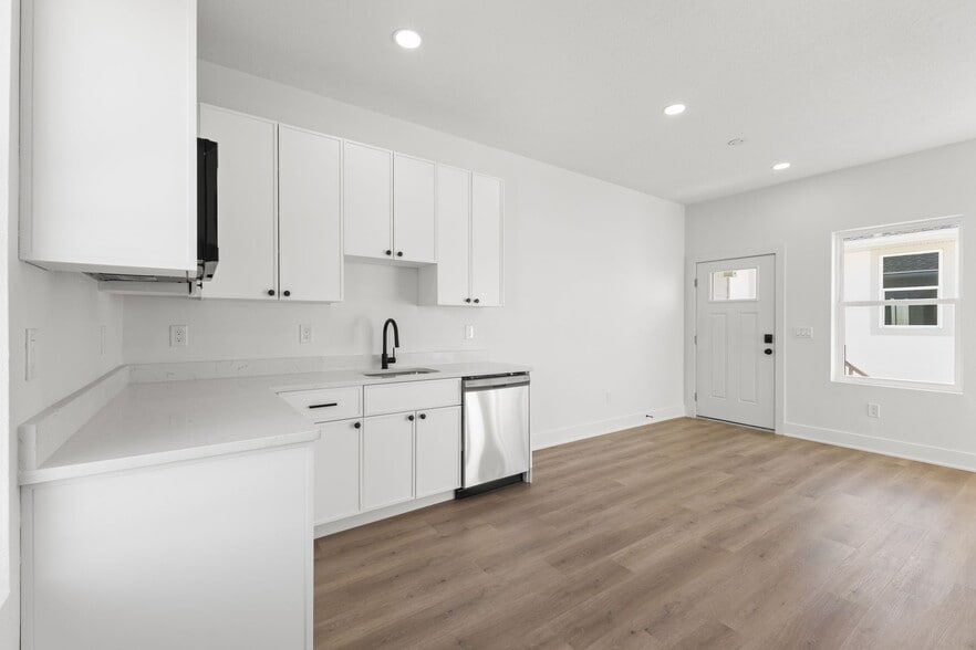 Building Photo - 2525 13th Ave N