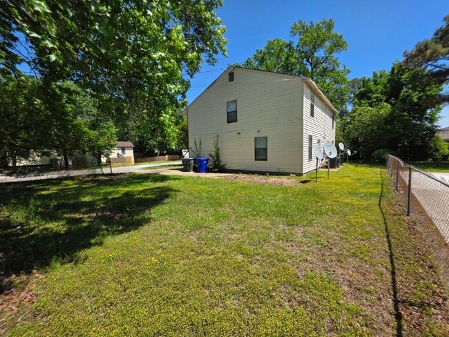 Building Photo - LYO3240#-MW