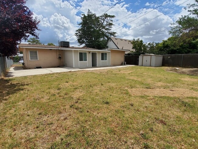 Building Photo - 1415