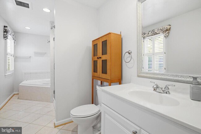 Building Photo - 9369 Tovito Dr