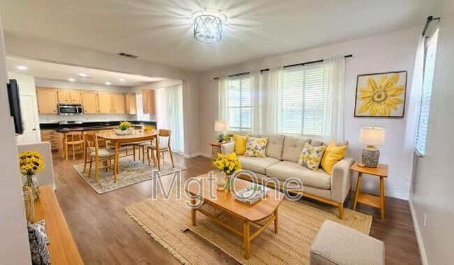 Building Photo - 15379 Avenida Fiesta