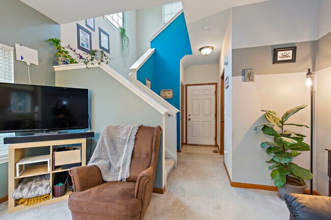 Building Photo - 1661 Cameron Dr