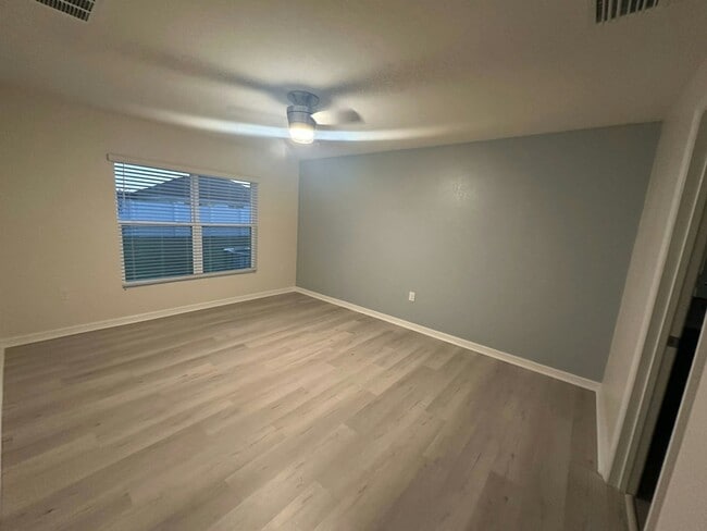 Building Photo - 1115 Swaying Sawgrass Ave