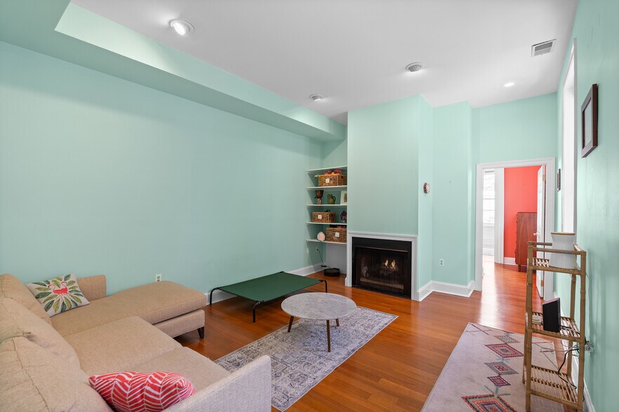 Building Photo - 1613 Green St