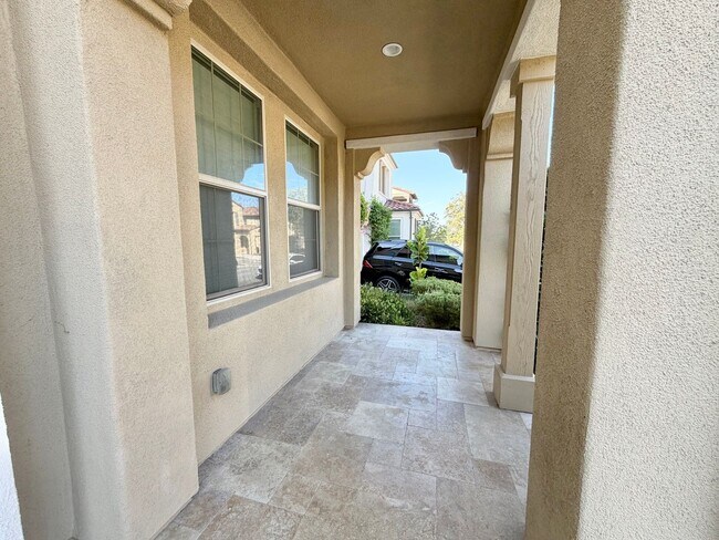 Building Photo - Gorgeous 4 bed 3 bath in the desired Portola Springs
