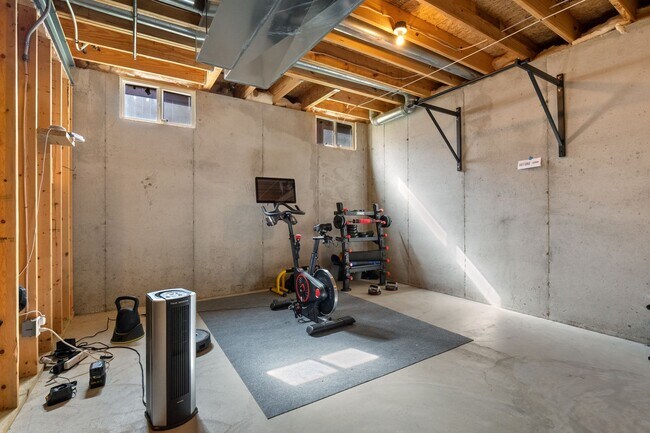 Building Photo - Stunning 4-bedroom, 2.5-bathroom rental of...