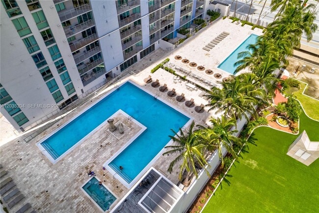 Building Photo - 335 S Biscayne Blvd