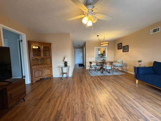 Building Photo - Fully Furnished 2-Bed, 2-Bath Condo – Short-Term Lease | Creve Coeur, MO