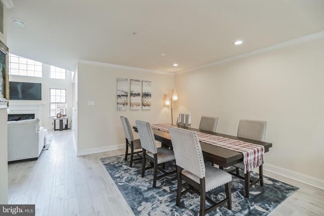 Building Photo - 1855 Creekview Ln