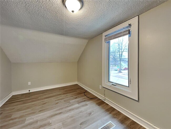 Building Photo - 3601 N Thomas Ave