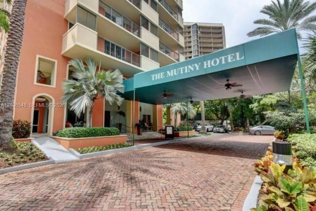 Building Photo - 2951 S Bayshore Dr