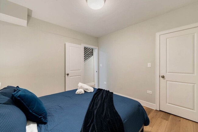 Building Photo - 2018 W 21st Pl