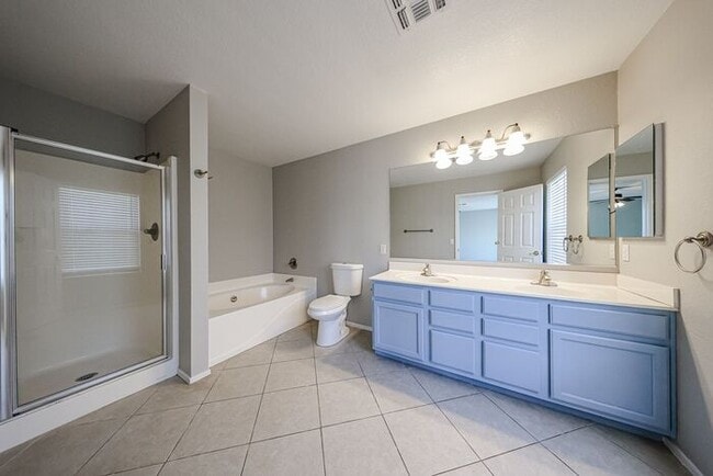 Building Photo - Introducing a stunning 4-bedroom, 2.5-bath...