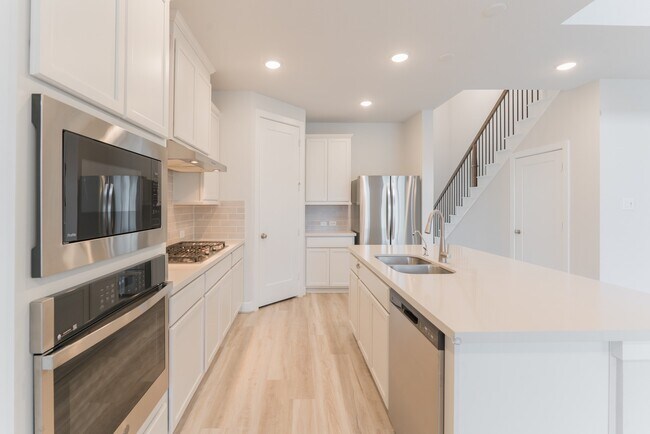 Building Photo - 146 Renodes Garden Ln