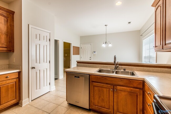Building Photo - 123 Paul Revere Dr