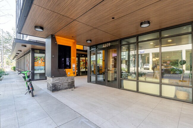 Building Photo - 4609 Union Bay Pl NE