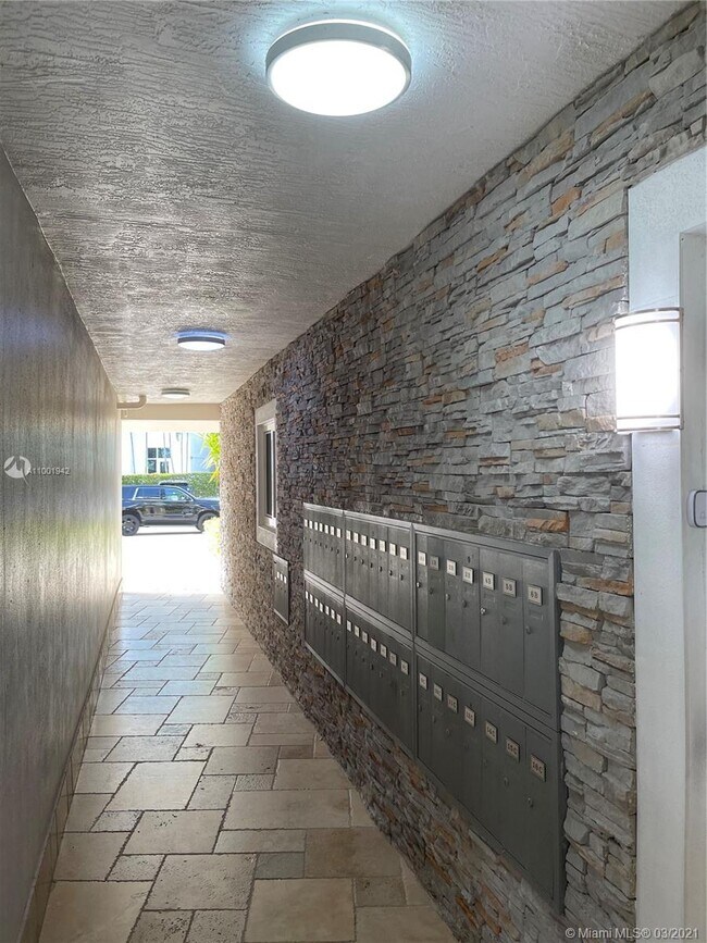 Building Photo - 7905 East Dr