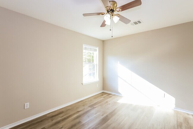 Building Photo - 9923 Mustang Rise