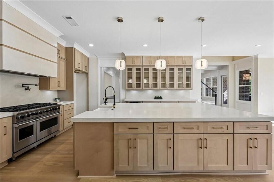 Building Photo - 6222 Bridgewood Dr