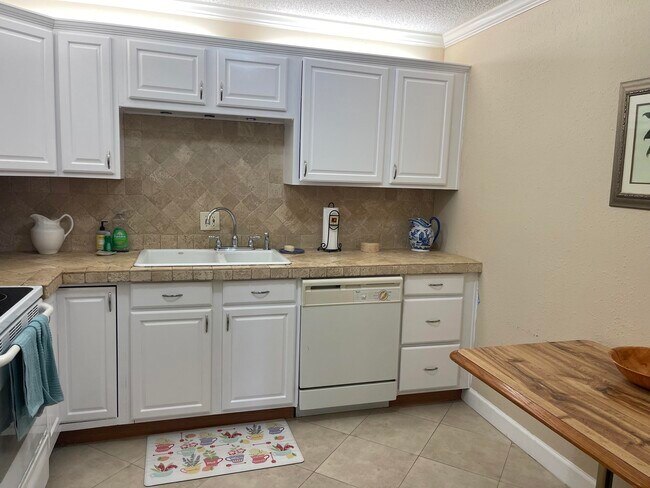 Building Photo - 22765 SW 66th Ave