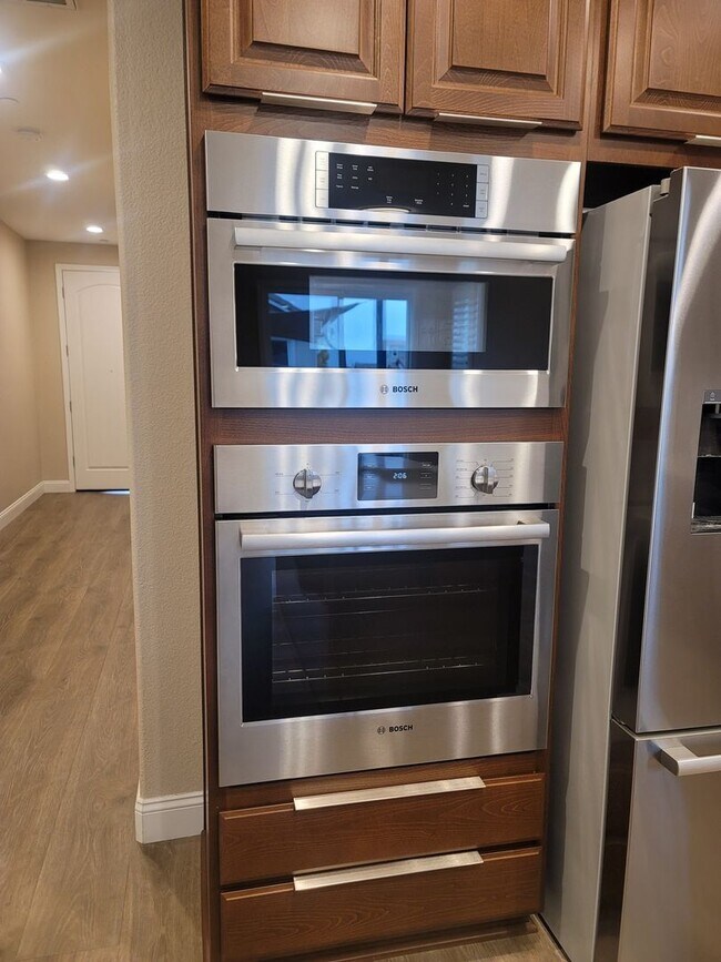 Building Photo - Lodi/Gated Community/Move in Ready