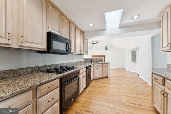 Building Photo - 7702 Leesburg Dr