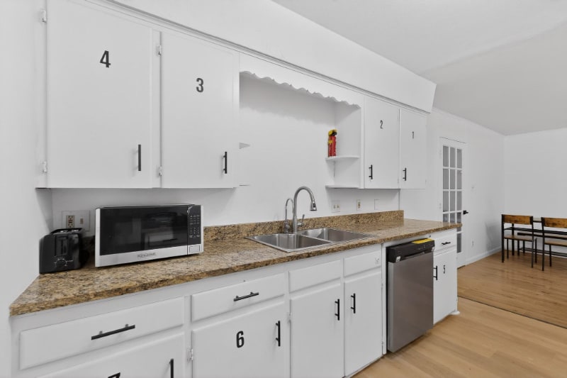 Building Photo - 404 Nottingham Dr