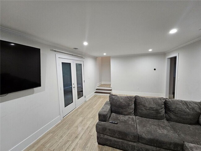 Building Photo - 1129 Graymont Dr SW
