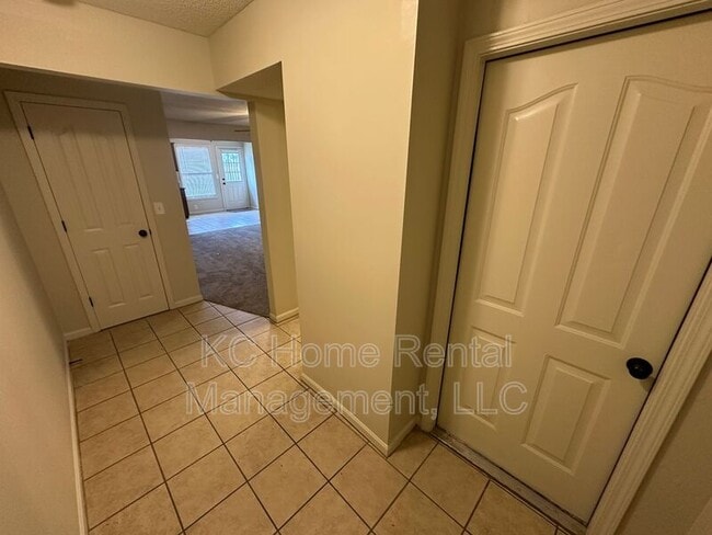 Building Photo - 820 167th Ct