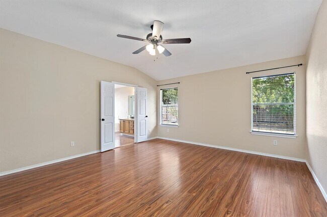 Building Photo - 1208 Lochaline Loop